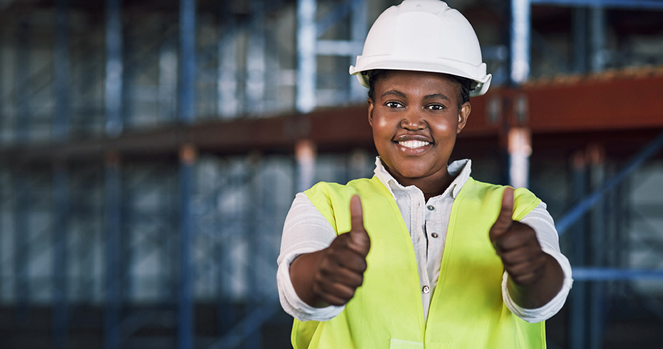 Portrait of a young woman working showing thumbs up at a construction site. Photo: iStockphoto