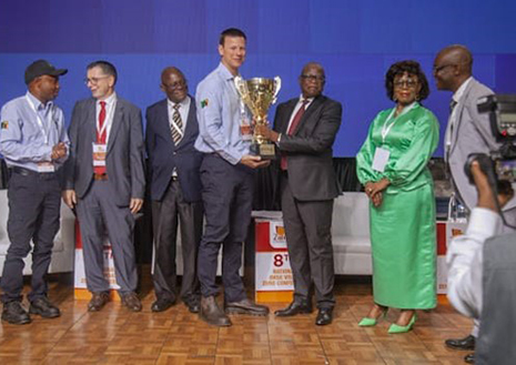 The Africa Vision Zero Network Chairperson, Elizabeth Lungu-Nkumbula, with the Chairperson of ISSA Prevention Section for the Mining Industry, and the President Zambia Chamber of Mines during the signing of the MoU in Livingstone, Zambia&nbsp;
